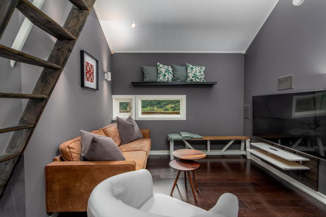 Panoramic Terrace, Huge Rain Shower And Cosy Lofts Flåm Exterior foto